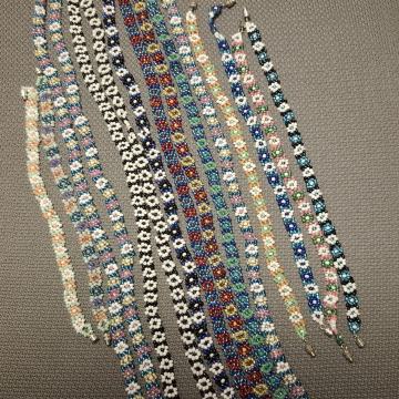 Narukvice i ogrlice 15 kom.