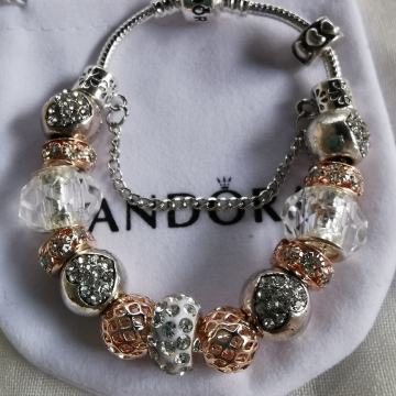 Pandora narukvica bijela/bakar, nova!