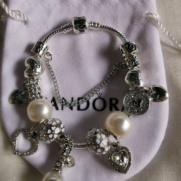 Pandora narukvica, biseri/srce, nova!