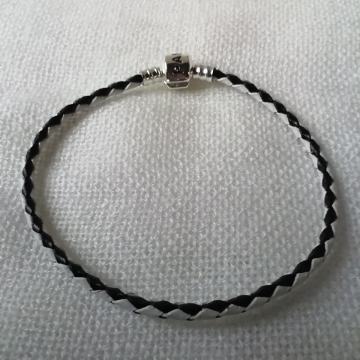 Pandora narukvica crno bijela kožna, 19 cm, nova!