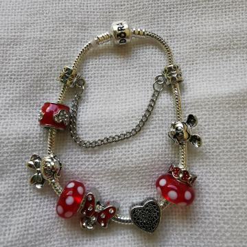 Pandora narukvica Disney, mašnica