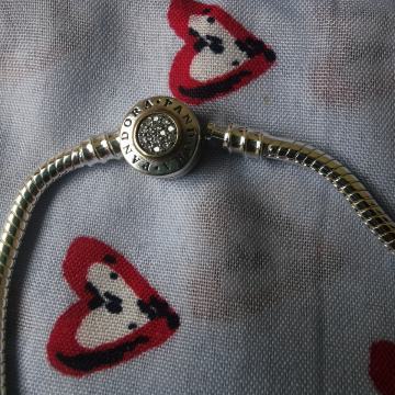 Pandora narukvica, okrugla kopča, nova!