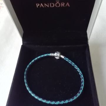 Pandora narukvica tirkizna, nova!