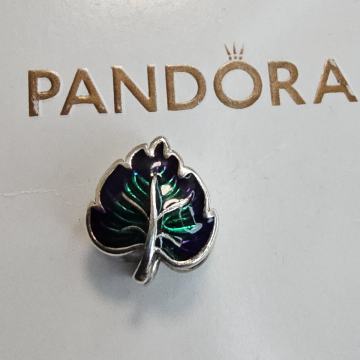 Pandora privjesak srebro sa žigom list