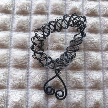 Pletena narukvica sa srcem