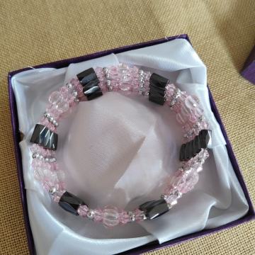 Prekrasna narukvica od hematita i rozenkvarca