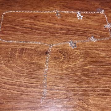 Preslatka mala bijela narukvica sa motivom cvijeća - BIŽUTERIJA