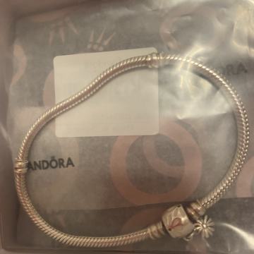 PRODAJEM, NENOSENU PANDORA SREBRENU NARUKVICU br. 19