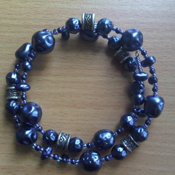 Rastezljiva plava narukvica - ručni rad