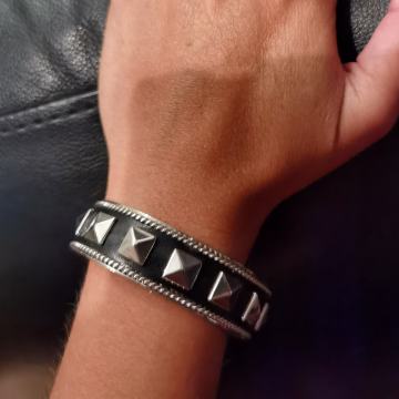 Rock narukvica - 80 kn