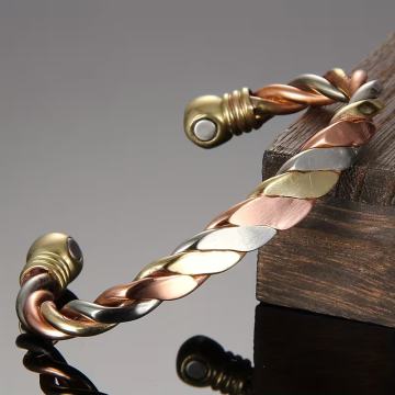 Ručno izrađena uvijena bakrena magnetska narukvica