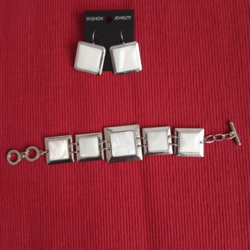 Sedefasta narukvica i naušnice u kompletu