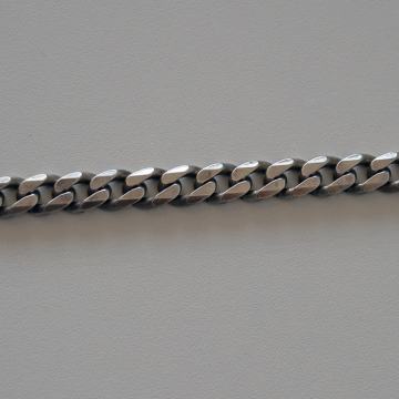 Srebrena narukvica duljine 21cm/20gr u izvrsnom stanju.