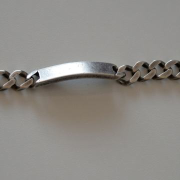 Srebrena narukvica duljine 23cm/30gr u izvrsnom stanju,