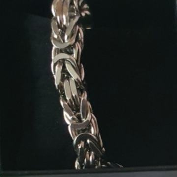Srebrna muška narukvica kraljevskog veza,zapakirana,nova,nekoristena.