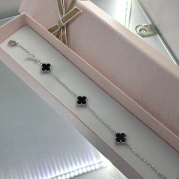 SREBRNA NARUKVICA 3 DJETELINE