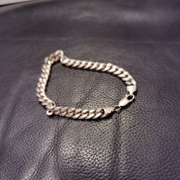 Srebrna narukvica - 800 kn