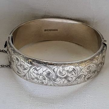 SREBRNA NARUKVICA 925 ENGLESKA GRAVIRANA