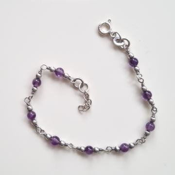 Srebrna narukvica s ametistom