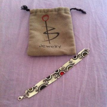 Srebrna narukvica dizajn Ivana Baćura