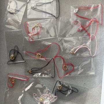 SREBRNA NARUKVICA KONAC RAZNI MOTIVI