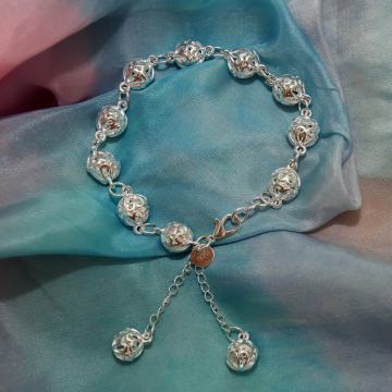 SREBRNA NARUKVICA SA KUGLICAMA