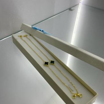 SREBRNA NARUKVICA MALA DJETELINA