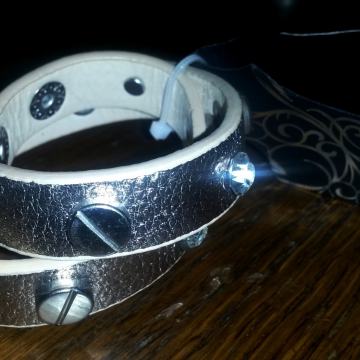 Srebrna narukvica nova, nenošena