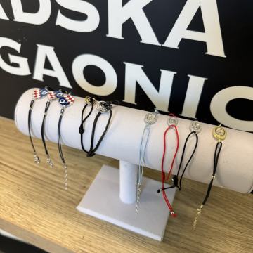 SREBRNA NARUKVICA S ŠPAGOM