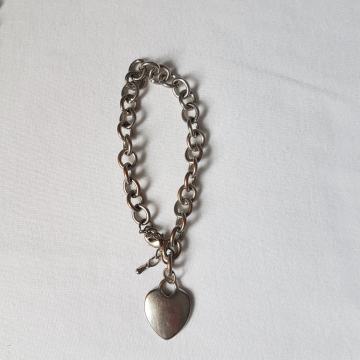 Srebrna narukvica srce