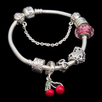 SREBRNA PANDORA NARUKVICA S PRIVJESCIMA / R1, RATE !