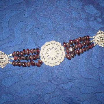 STARINSKA NARUKVICA SA ČEŠKIM GRANATOM, POSREBRENA