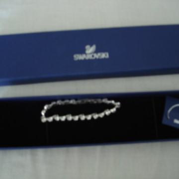 Swarovski narukvica + kutijica