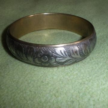 ŽENSKA LAGANA METALNA NARUKVICA