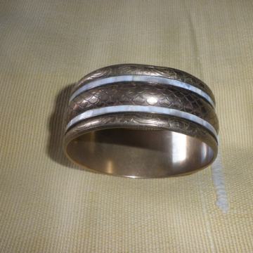 ŽENSKA METALNA NARUKVICA - PROMJER 6,5cm