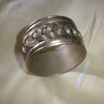 ŽENSKA METALNA NARUKVICA - PROMJER 6,5cm