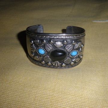 ŽENSKA METALNA NARUKVICA