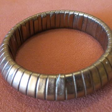 Ženska narukvica, NOVO