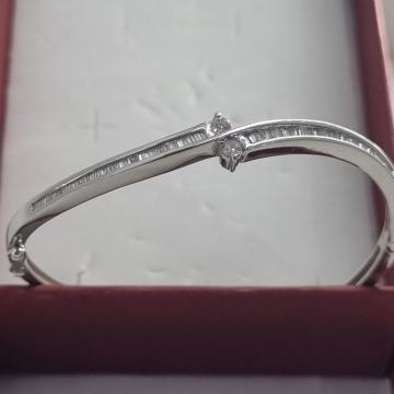 ZLATNA ASIMETRIČNA NARUKVICA DIJAMANTI