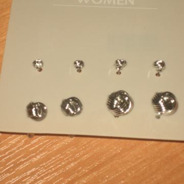 4 PARA NOVIH NAUŠNICA U KOMPLETU