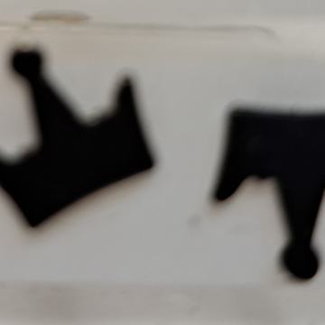 Crne naušnice kruna