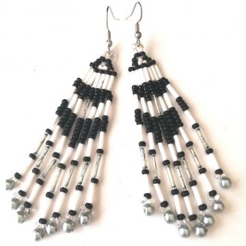 Crno-bijele naušnice od perlica