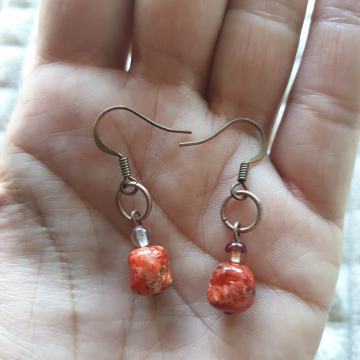 Crvene viseće naušnice