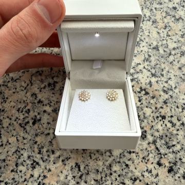 Dijamantske naušnice