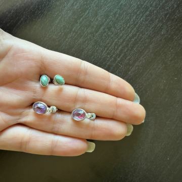 Dva para naušnica - zelene i ljubičaste