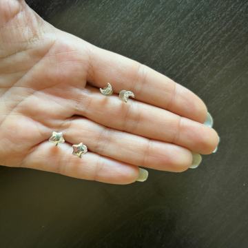 Dva para naušnica zvijezde i mjesec