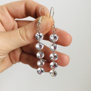 ELEGANTNE NOVE VISEĆE NAUŠNICE S KRISTALIĆIMA