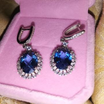 Otmjene naušnice s prirodnim London topazom