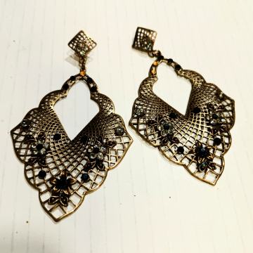 Filigranske naušnice  sa cirkonima -
Veče