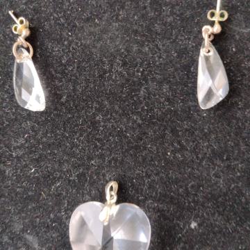 Komplet s elementima Swarovski kristala, naušnice i privjesak